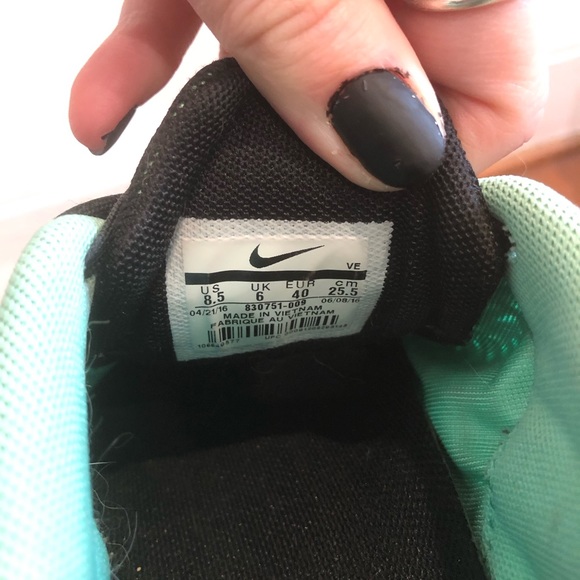 Nike Running Shoes - Picture 5 of 5